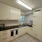 Chic Comfort In A Prime Location Διαμέρισμα