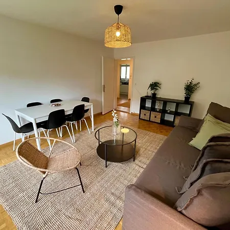 Chic Comfort In A Prime Location דירה *