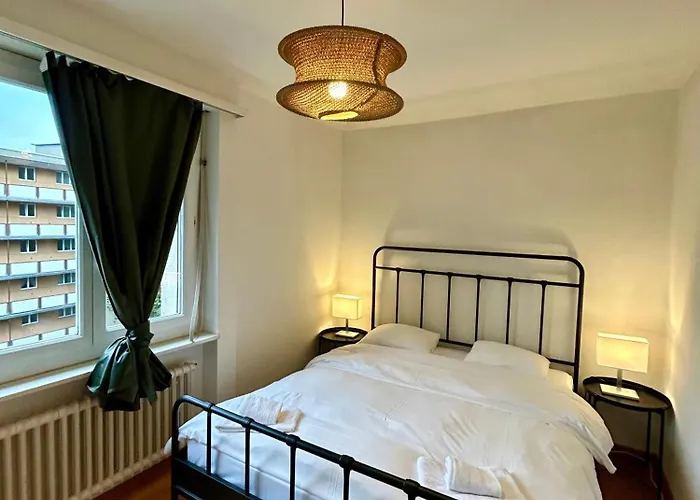 Chic Comfort In A Prime Location *